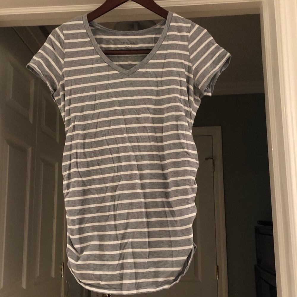 🌻3/$15 motherhood maternity t-shirt🌻